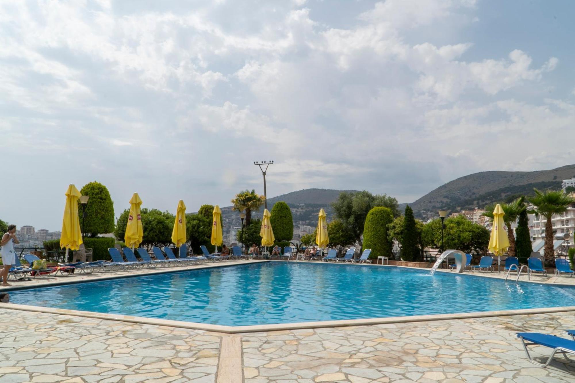 Hotel Mediterrane Саранда Экстерьер фото