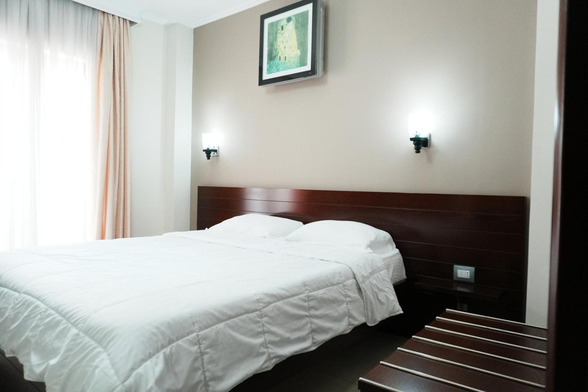 Hotel Mediterrane Саранда Экстерьер фото