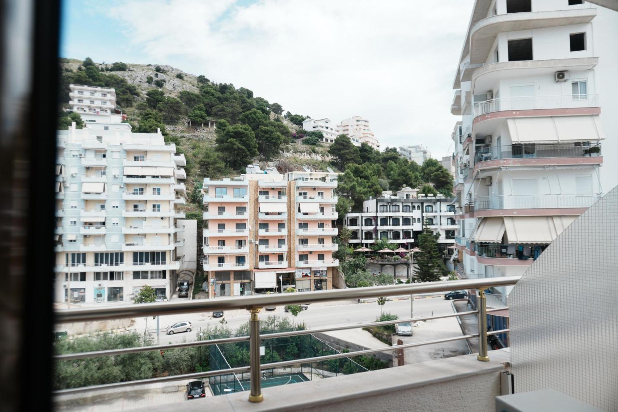 Hotel Mediterrane Саранда Экстерьер фото