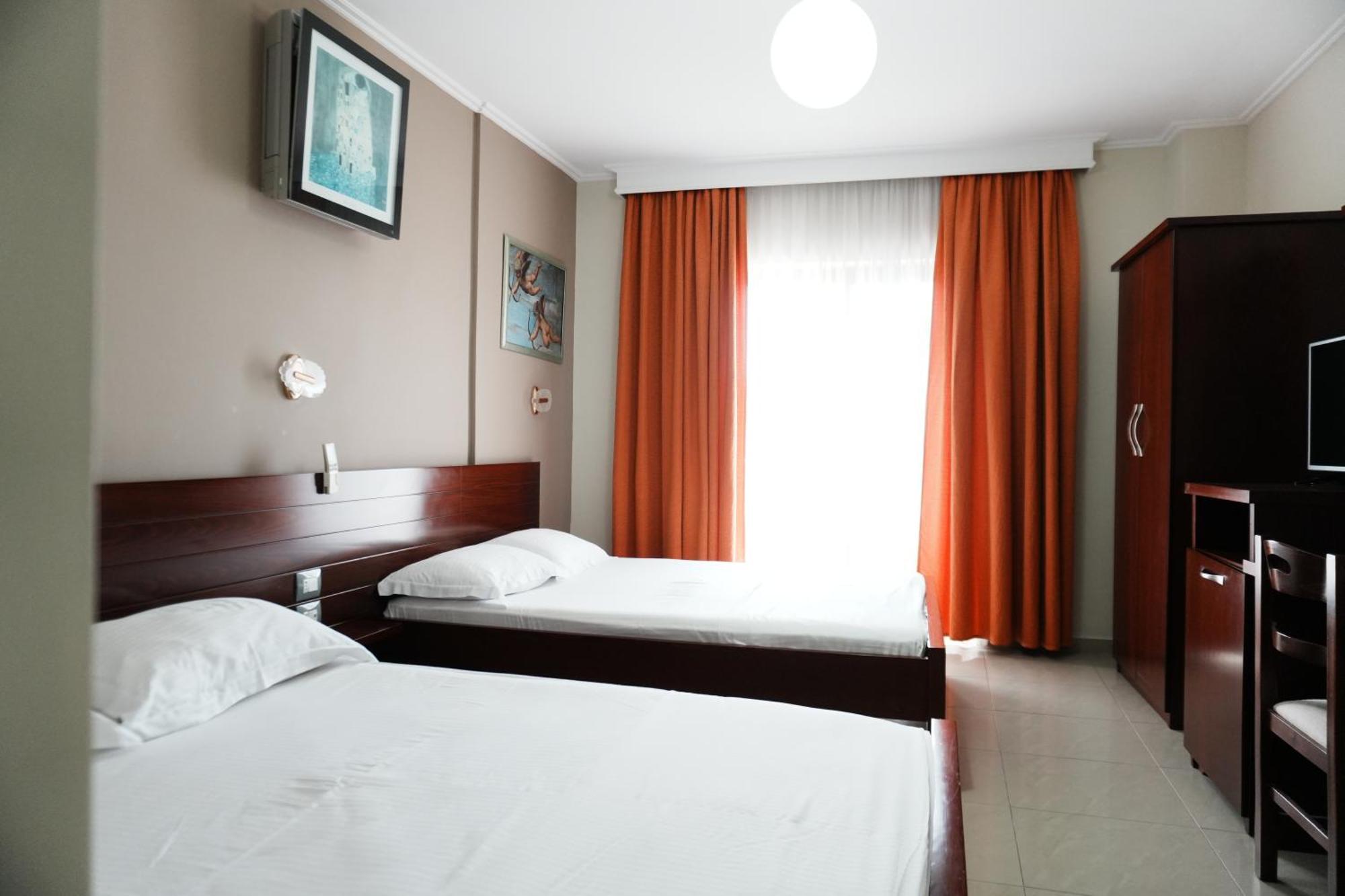 Hotel Mediterrane Саранда Экстерьер фото