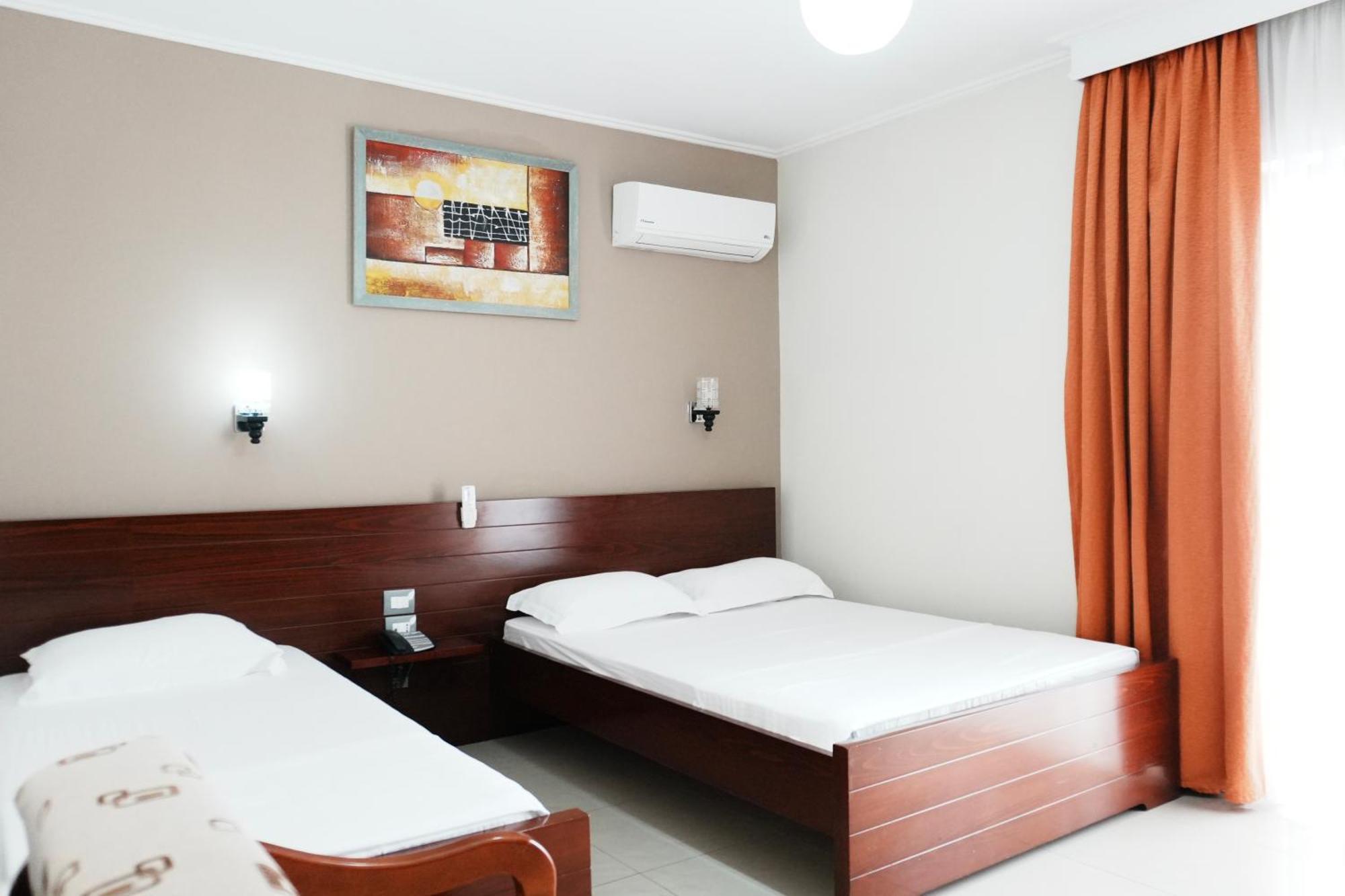 Hotel Mediterrane Саранда Экстерьер фото