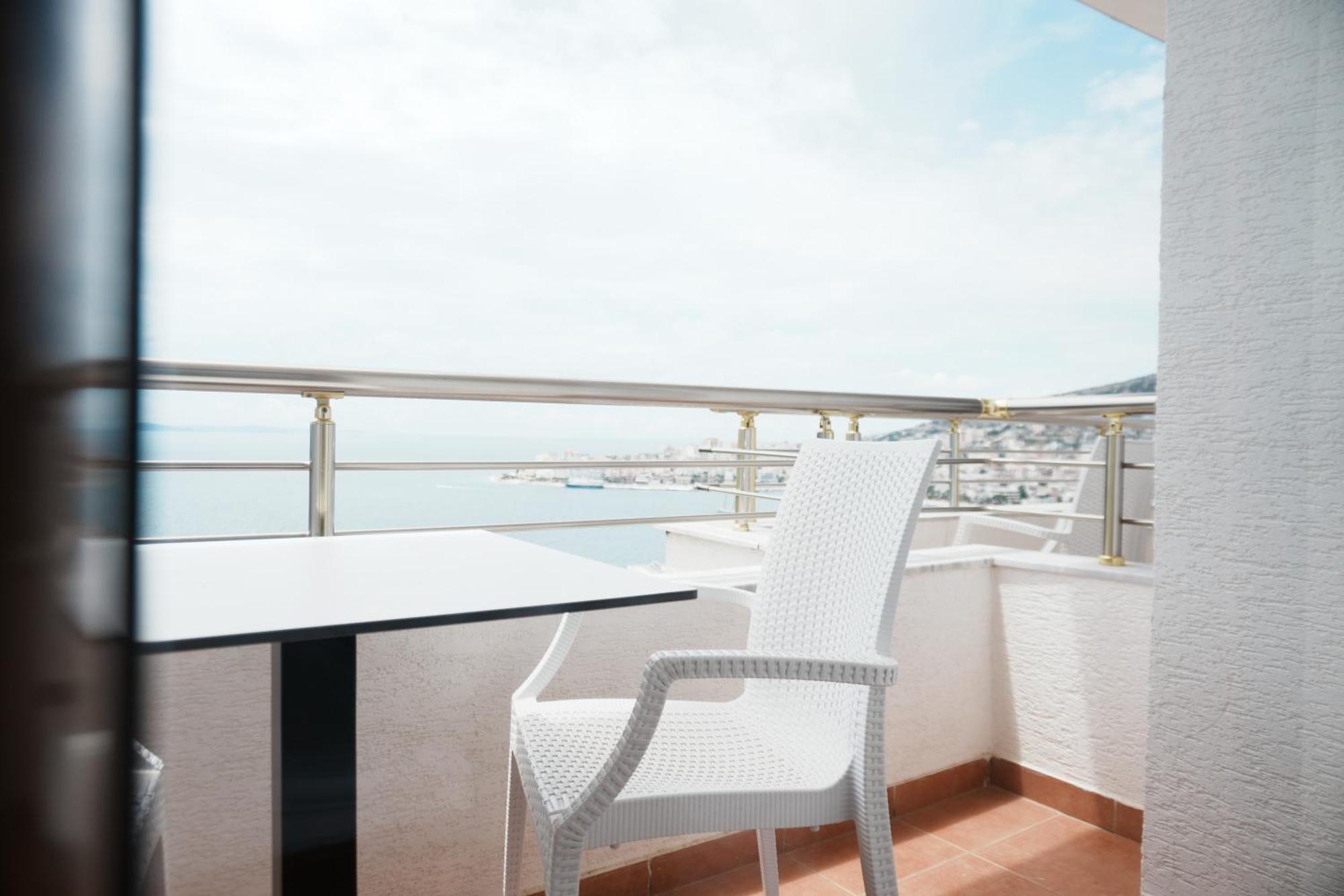 Hotel Mediterrane Саранда Экстерьер фото