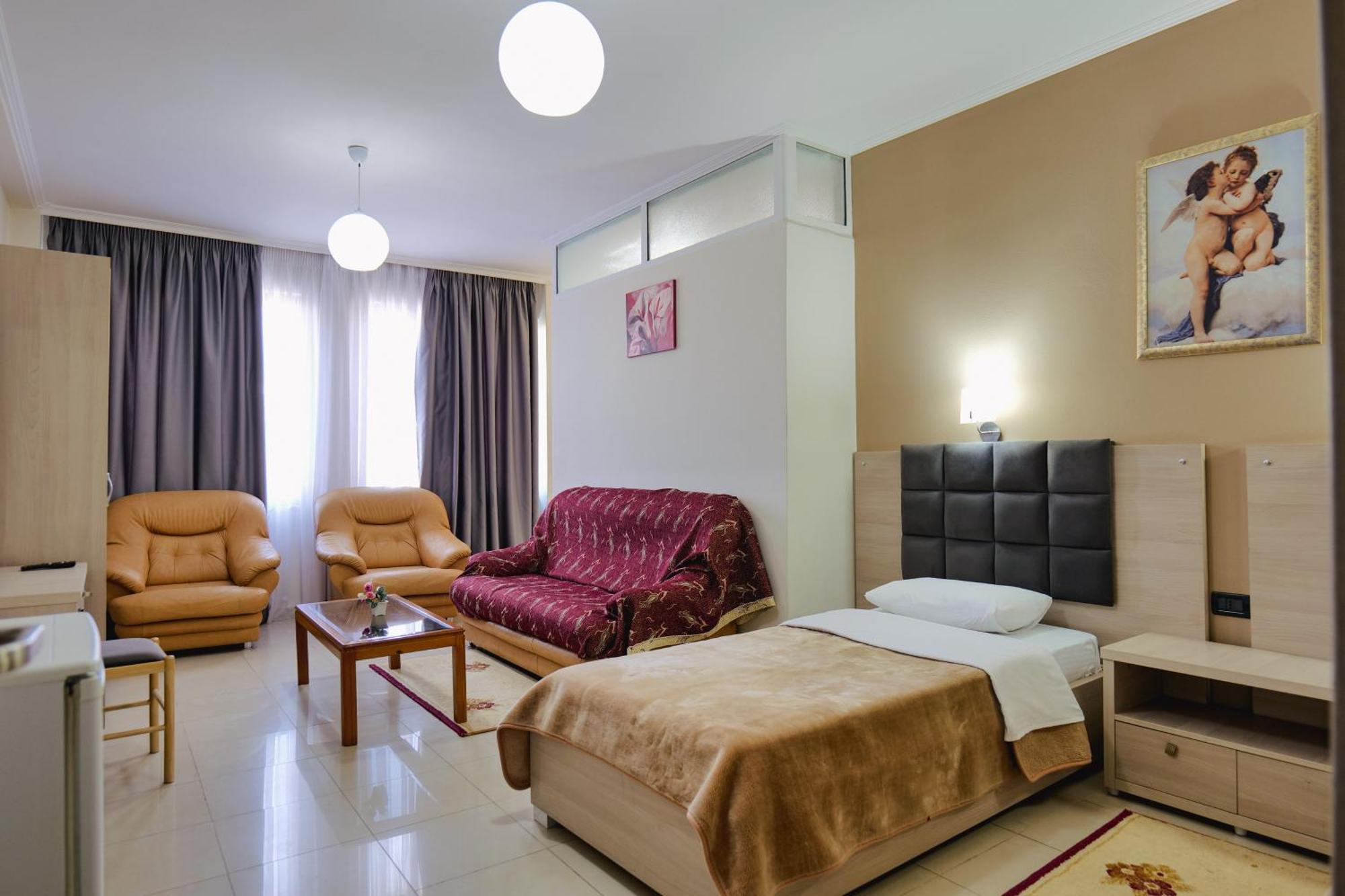 Hotel Mediterrane Саранда Экстерьер фото