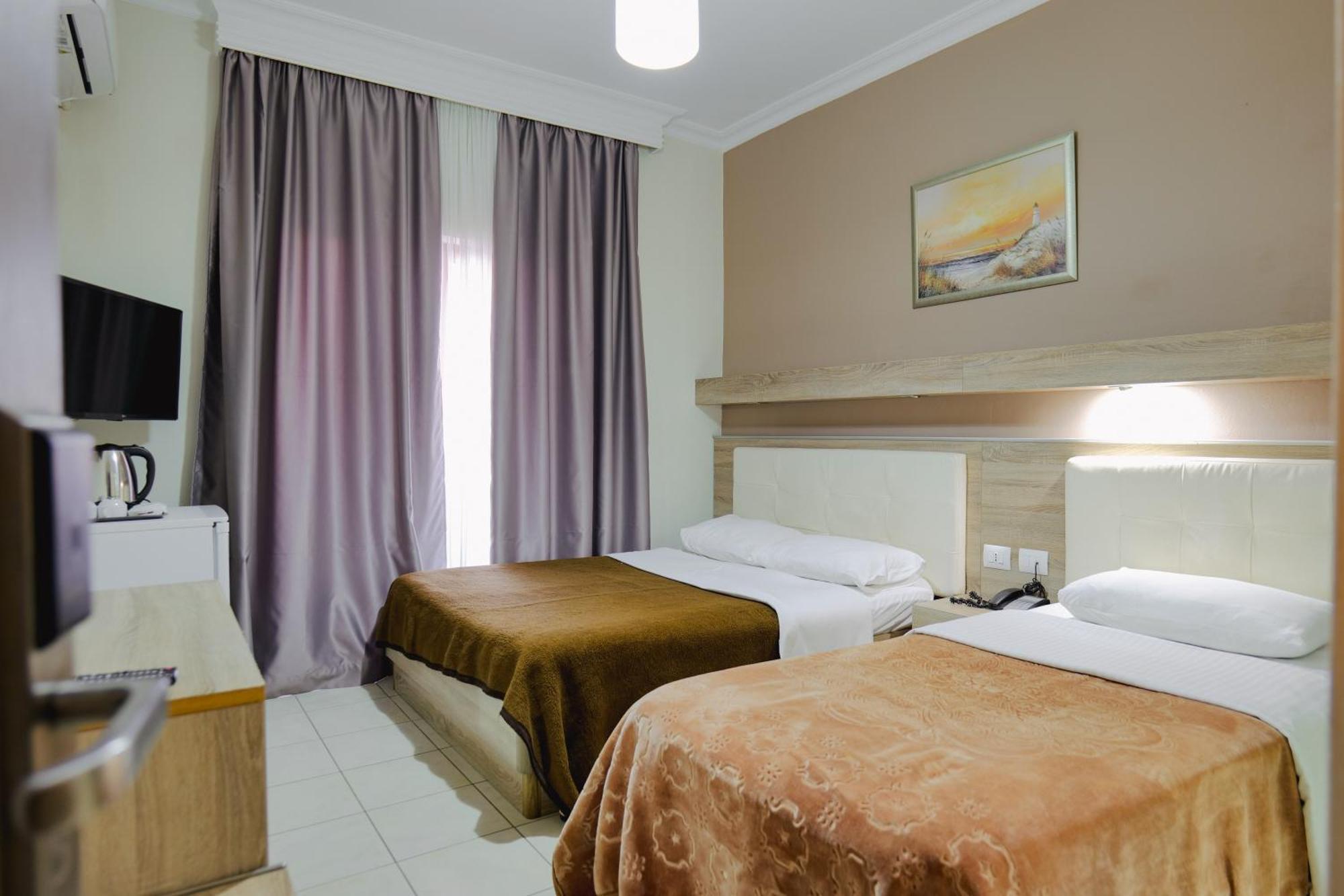 Hotel Mediterrane Саранда Экстерьер фото