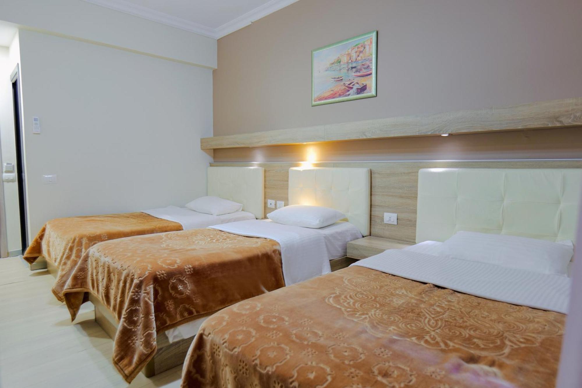 Hotel Mediterrane Саранда Экстерьер фото