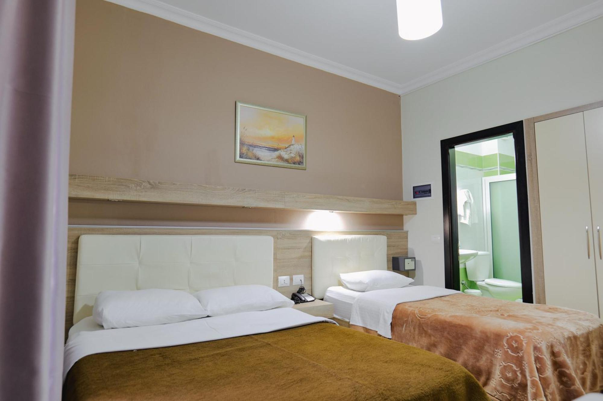 Hotel Mediterrane Саранда Экстерьер фото